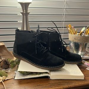 COLLECTION Clarks with Soft CUSHION & annoyed they don’t fit